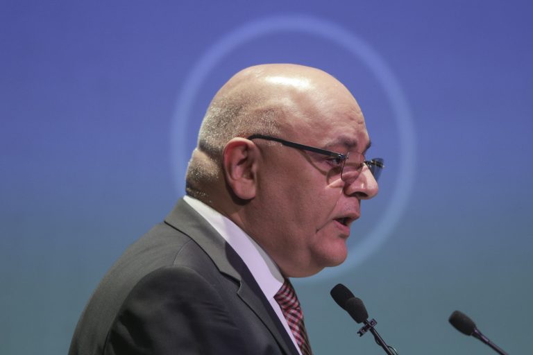 De ce apelează Raed Arafat la ajutorul preoţilor