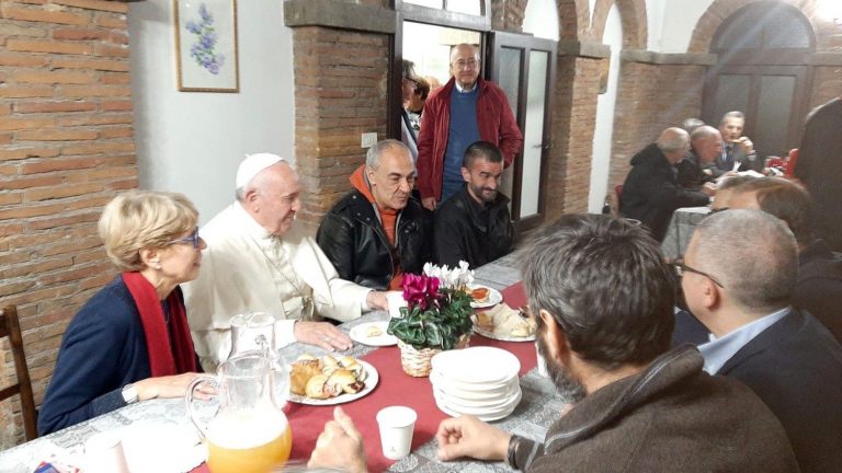 Papa Francisc a transformat Palazzo Migliori de la Vatican în adăpost pentru săraci