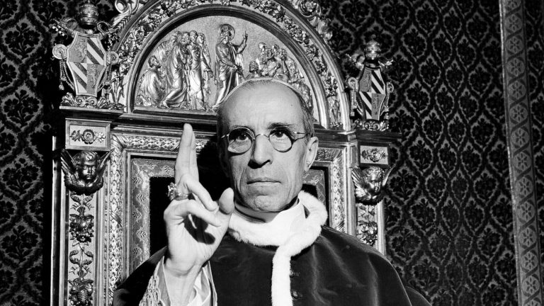 Vaticanul se pregăteşte să deschidă arhivele din perioada lui Pius al XII-lea, suveran pontif care nu a condamnat niciodată Holocaustul