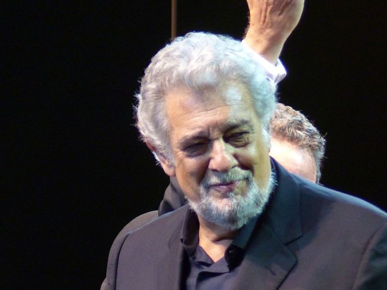 Tenorul Placido Domingo recunoaște acuzațiile de hărțuire sexuală și cere scuze victimelor