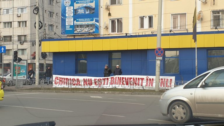 Protest în fața sediului PNL Iași. „Chirica, nu eşti binevenit în PNL”