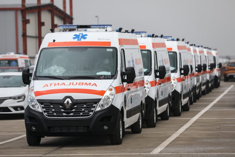 Guvern: România a donat Ucrainei 11 ambulanţe