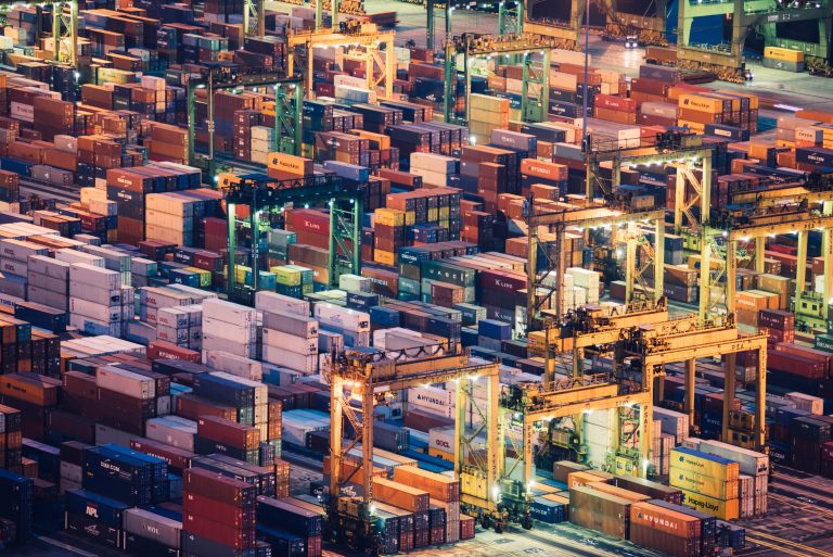 Coronavirusul lovește puternic sectorul maritim. Porturi întregi din China, paralizate; zarvă la nivelul escalelor