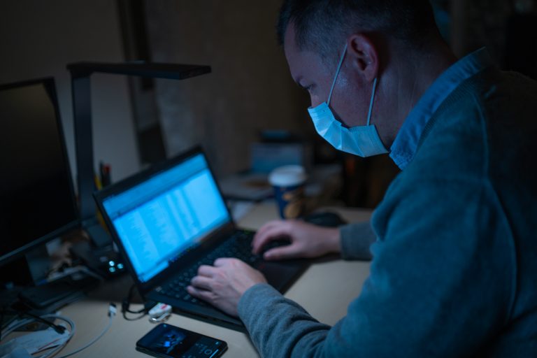 Unul dintre medicii care a depistat printre primii noul virus ucigaș din China, redus la tăcere de poliție