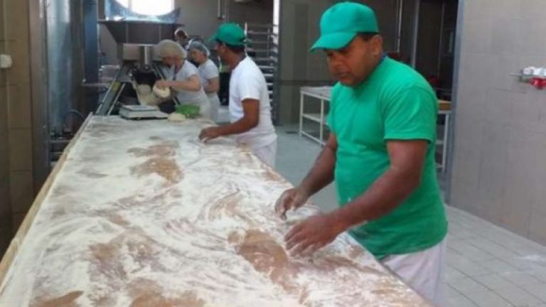 Romanian bakery says sorry to town for “offending” residents following protests over 2 Sri Lankan bakers