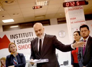 „Dacă nu era vorba de Jared, nu le-ar fi păsat câtuşi de puţin”. Premierul Albaniei apără complexul turistic al ginerelui lui Trump, contestat de protestatari