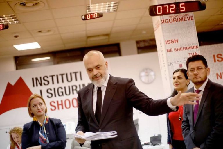 Premierul albanez Edi Rama, la capătul răbdării: Albania „nu poate să plângă la poarta Europei”