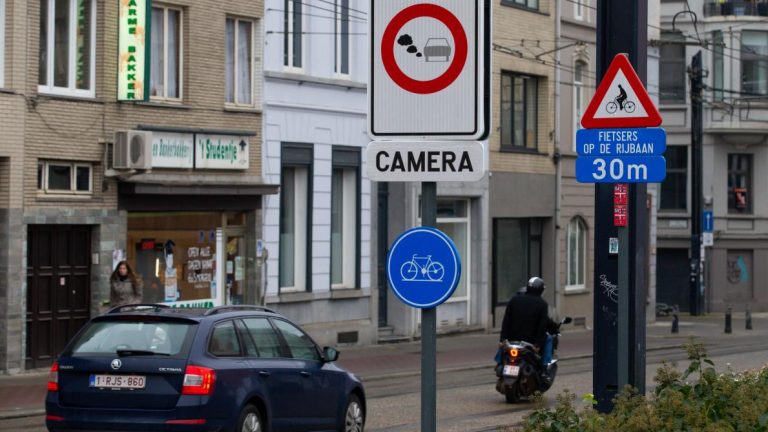 Crearea unor zone cu emisii reduse în orașe poate face „mai mult rău decât bine”, afirmă grupul Touring