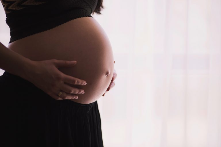 Medic: Aproximativ 50% dintre femeile care nasc la spitalul Judeţean din Călăraşi sunt minore. Unele paciente au sub 14 ani