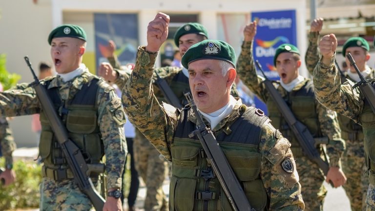 Agitație la frontiera cu Turcia. Grecia își întărește la „maximum” paza la graniță în așteptarea unui val de refugiați sirieni