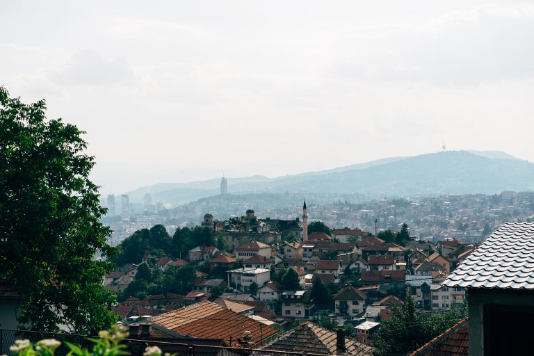 Sârbii bosniaci forțează destrămarea Bosniei și Herțegovinei. Ce este „RS-exit”