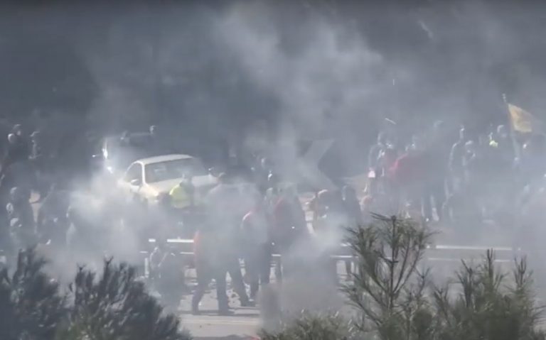 VIDEO. „Suntem în vreme de război”. Bătăi, incendii și proteste pe insulele grecești cu tabere de migranți. Locuitorii au intrat în grevă generală
