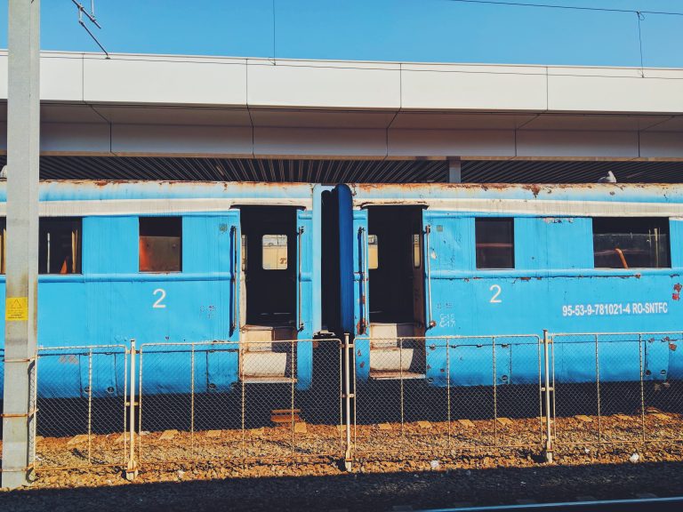 România, în topul rușinos al țărilor cu „viteză preistorică” a trenurilor. Un reportaj devastator al Euronews