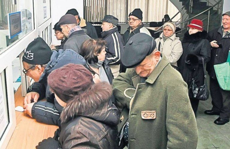 Legea privind cumpărarea vechimii în muncă, promulgată. Care este data limită până la care mai poate fi cumpărată vechimea