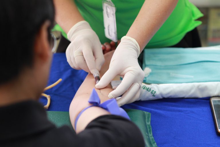 Un simplu test de sânge furnizează rezultate promiţătoare în detectarea bolii Alzheimer