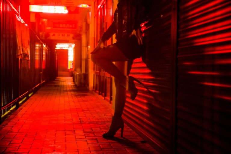 6,5 milioane de lei au de plătit la bugetul local 27 de tinere din Drobeta-Turnu-Severin, amendate pentru prostituție