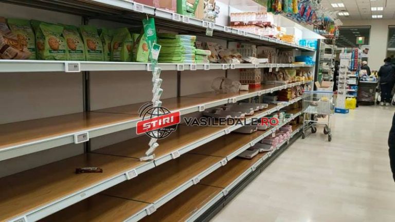 Imagini incredibile la Borșa: Românii veniți din Italia au luat cu asalt magazinele, de teama coronavirusului