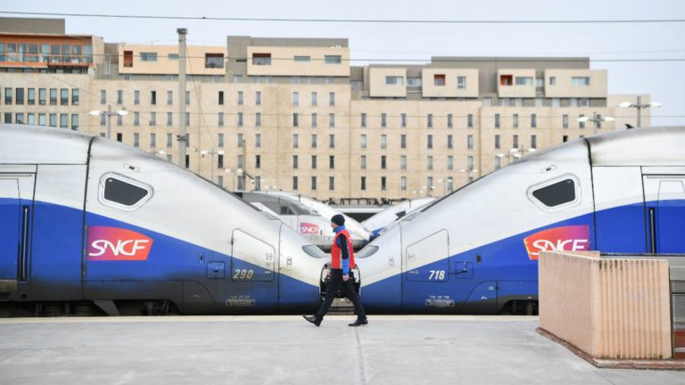 O bandă de români a reușit să ”extragă” 38 de tone de metal din  locomotivele francezilor