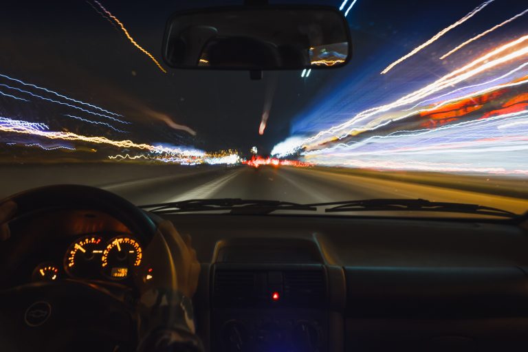 Tânăr surprins de radar cu 216 km/h, pe un drum din România unde limita era de doar 50 km/h