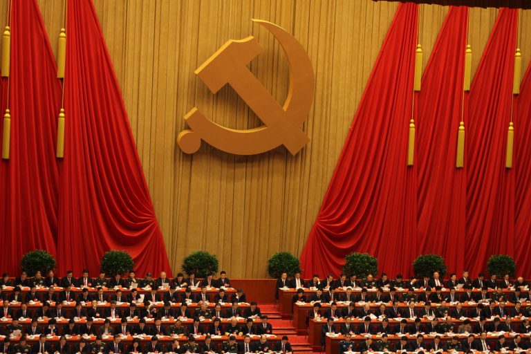 Evergrande nu este singurul pericol care se profilează în sistemul financiar al Chinei
