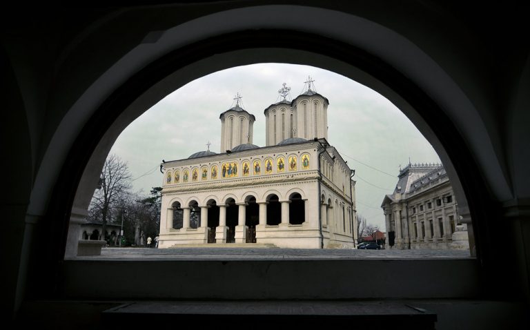 Coronavirus în România: Biserica Ortodoxă oferă spații de cazare și carantină, hrană persoanelor vulnerabile și asistență medicală