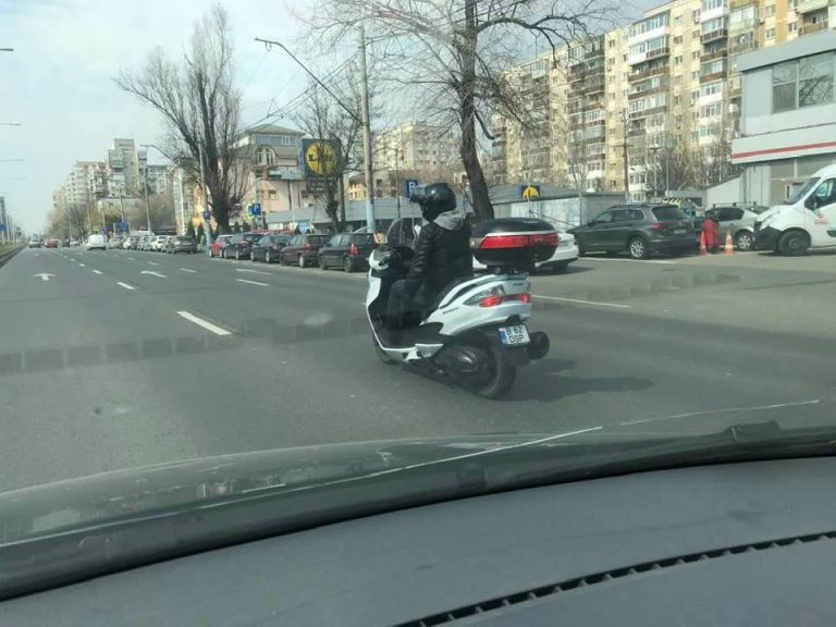Bărbat care a scuipat o șoferiță în trafic, depistat și dus la Poliție