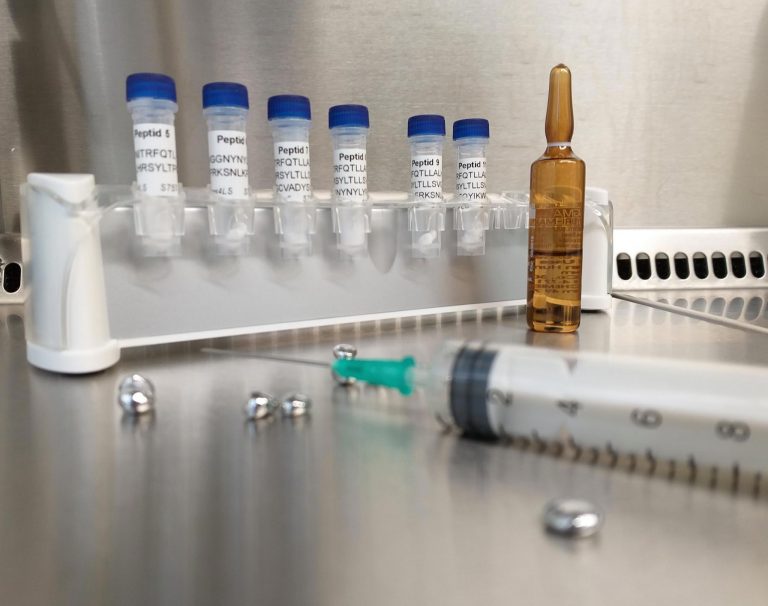 Timișorenii de la OncoGen, ignorați de autoritățile române, anunță: „Avem vaccinul. Începem testele”