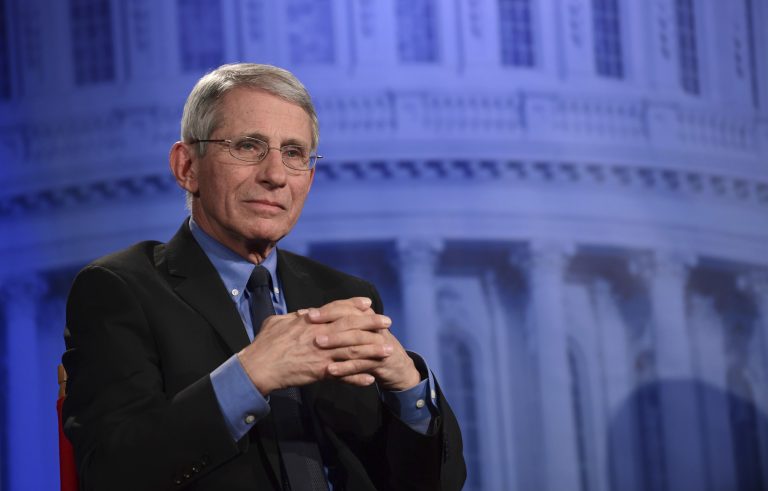 Expertul în boli infecţioase Anthony Fauci, internat în spital după ce s-a infectat cu virusul West Nile