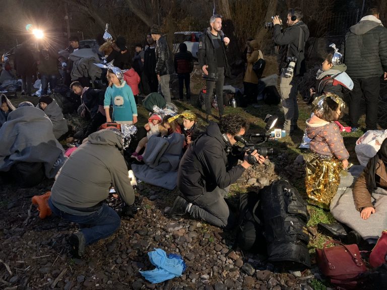Barcă cu migranți, naufragiată în largul insulei grecești Lesbos. Un copil a murit