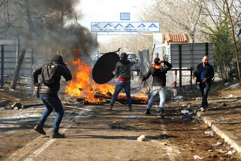Grecia ridică încă un gard la graniţa cu Turcia pentru a opri migranţii