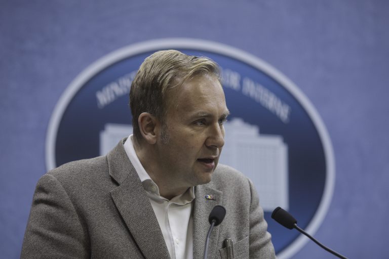 Romanians living in Italy advised not to travel home for Easter break, health official