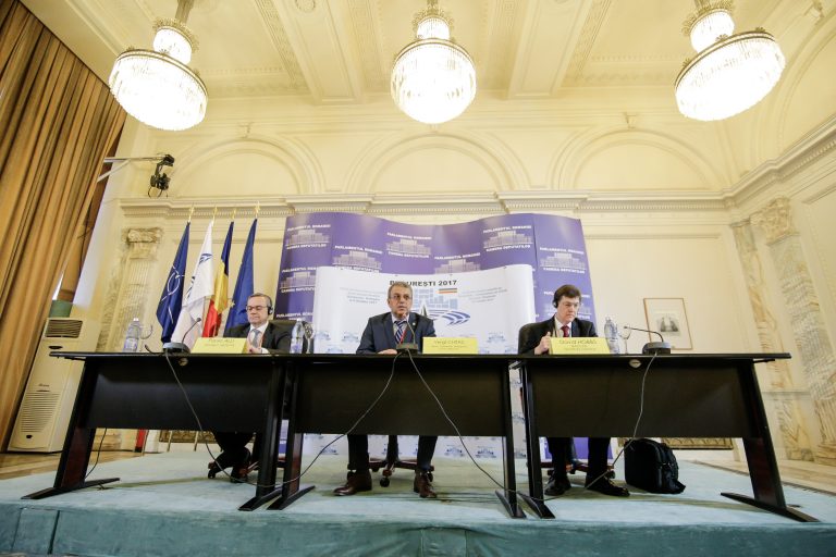 Chițac dădea sfaturi despre spălatul pe mâini și protajarea celor dragi. El însuși nu le respecta