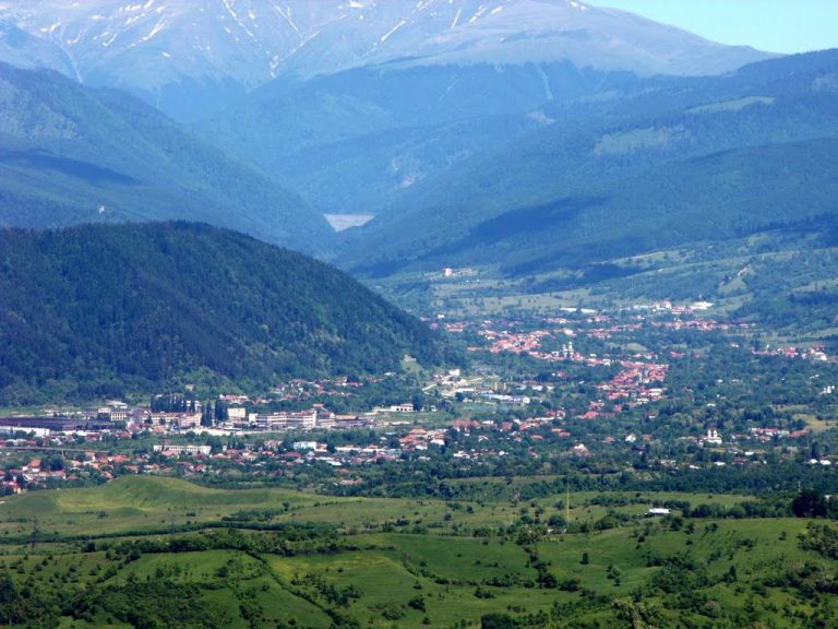 În comuna Lerești din județul Argeș, toate magazinele primesc deja comenzi telefonic și livrează comenzi la domiciliu
