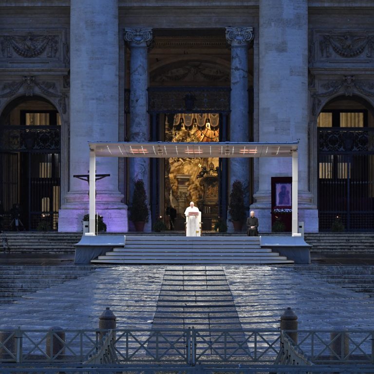 Vaticanul a vândut active din donaţii pentru un credit folosit la construcţiei unei proprietăţi de lux