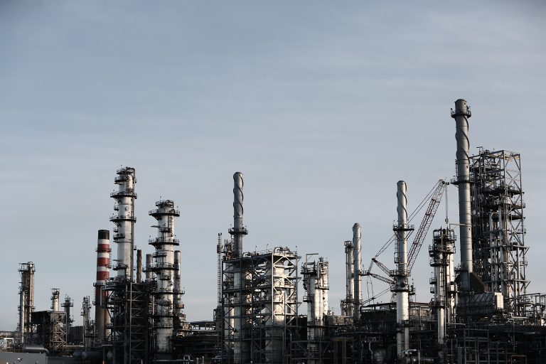 Petrolul Brent, la cel mai redus nivel din ultimii 18 ani. Petrolul WTI, sub 20 de dolari pe baril