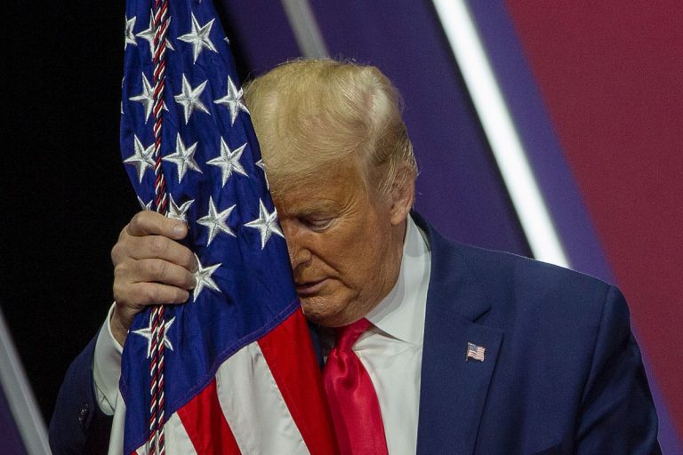 Twitter ar putea suspenda contul lui Donald Trump