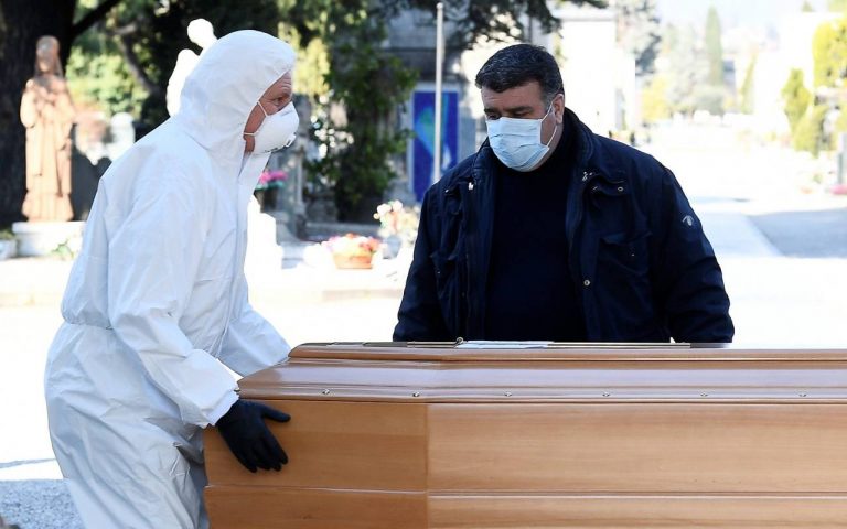 O infirmieră de 27 de ani din Georgia, vaccinată miercuri cu AstraZeneca, a murit după ce s-a aflat o zi în comă
