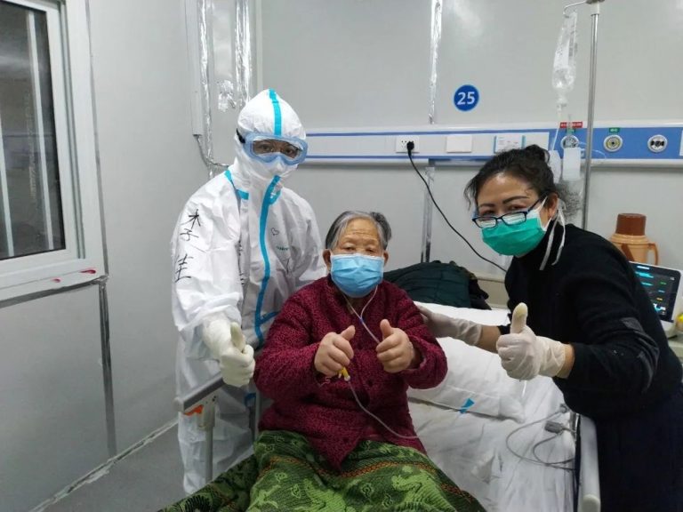Cu ce a fost tratat pacientul chinez de 100 de ani, vindecat de coronavirus