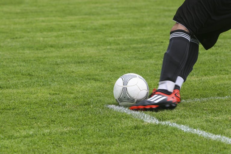 Sondaj INSCOP: Aproape 30% dintre români spun că sportul lor preferat este fotbalul