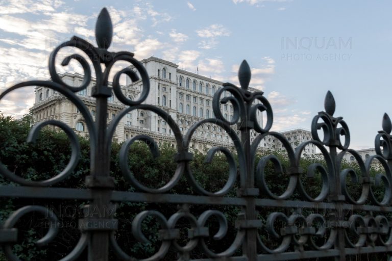 Sondaj INSCOP: Mai mult de două treimi dintre români consideră că în țara noastră lucrurile se îndreaptă într-o direcţie greşită