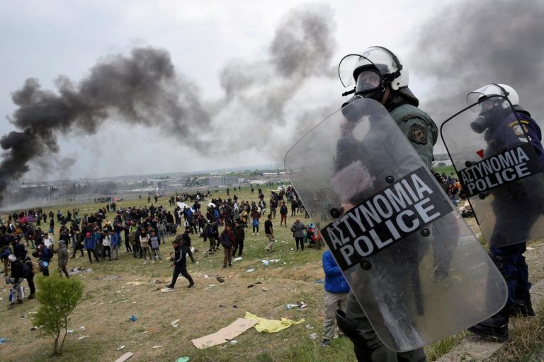 Patru state din UE vor noi cote obligatorii de refugiaţi: O mână de state membre suportă o povară excesivă