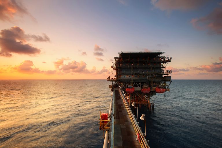 Bloomberg: Exporturile de țiței rusesc, afectate de sancțiunile SUA