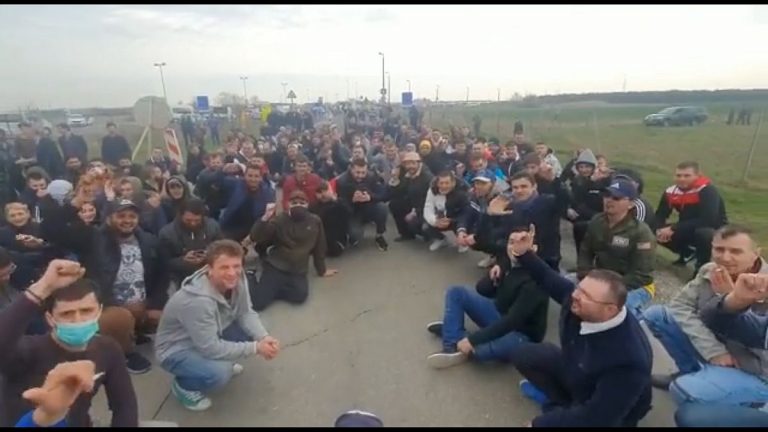 Coronavirus. 5,000 Romanians cross border after travel restrictions eased. Hungarian FM tells Romanian authorities to take action to reduce massive tailbacks on border