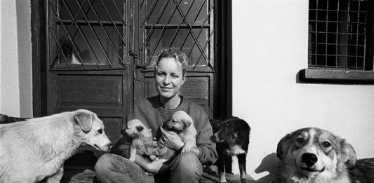 Sara Turetta at Save the Dogs shelter, Cernavoda, 2003, by Francesco Cito