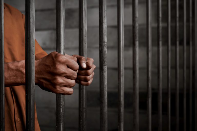 Doi deținuți, eliberați din greșeală de la Penitenciarul Jilava