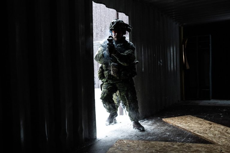 2019, cu cele mai mari cheltuieli militare de la sfârșitul Războiului Rece. China a investit masiv în armată