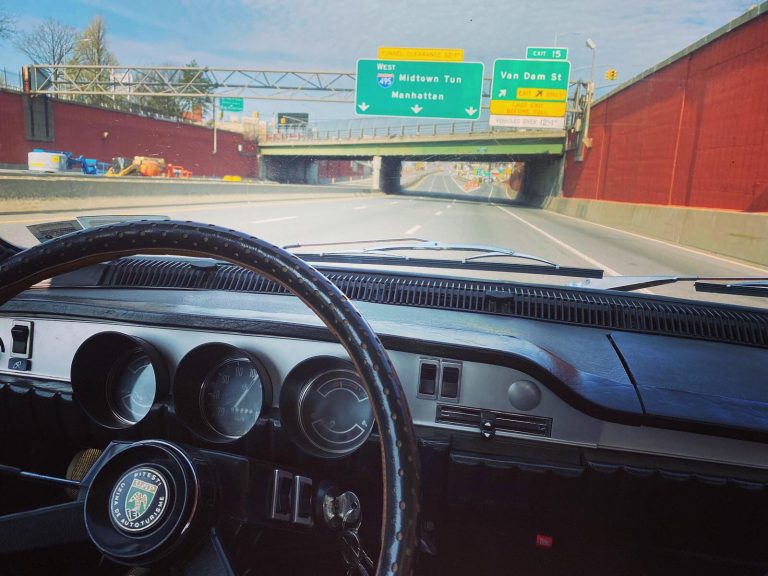 FOTO | Cu Dacia 1300 prin New York-ul pustiit de pandemia COVID-19