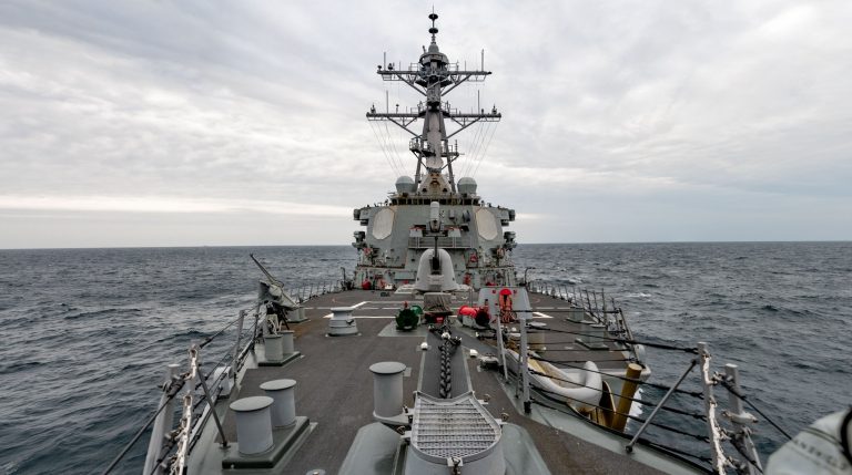 Mutare militară în conflictul diplomatic SUA-China. O navă de război americană a trecut prin Strâmtoarea Taiwan