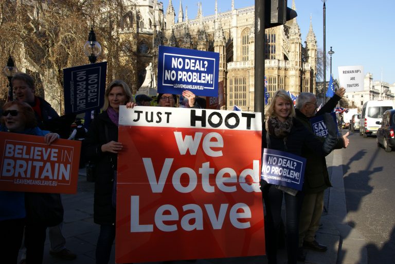 Emerging Europe: Respectul regăsit al fanilor Brexit față de români și față de alți lucrători străini nu va fi de durată