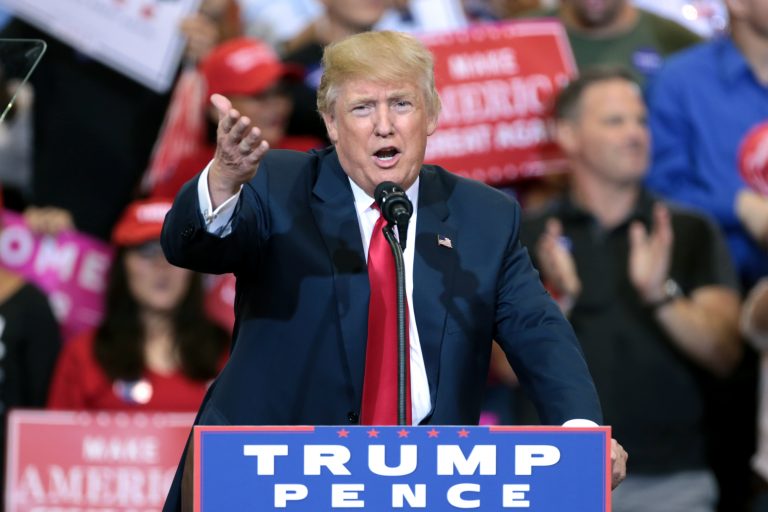 Trump revine în arena politică și cochetează cu ideea de a candida la preşedinţie în 2024